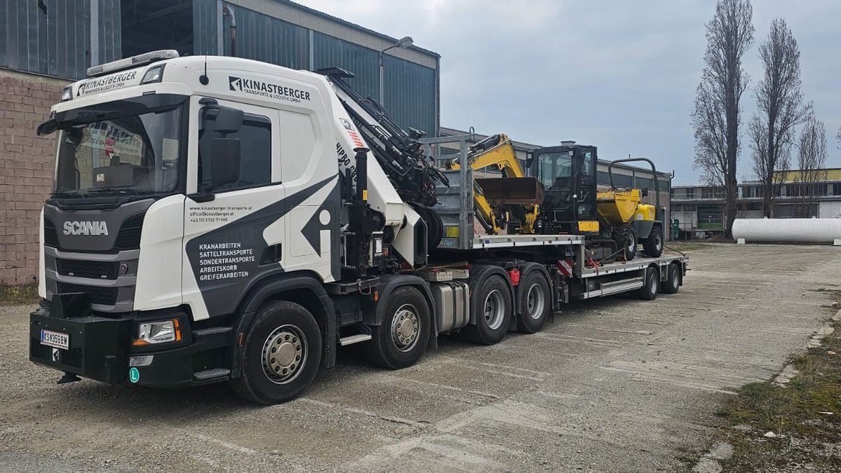 LKW Baumaschinentransport